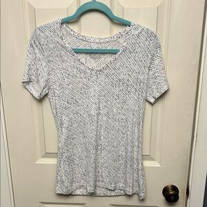 Apt. 9 White and Black Patterned Short Sleeve Top